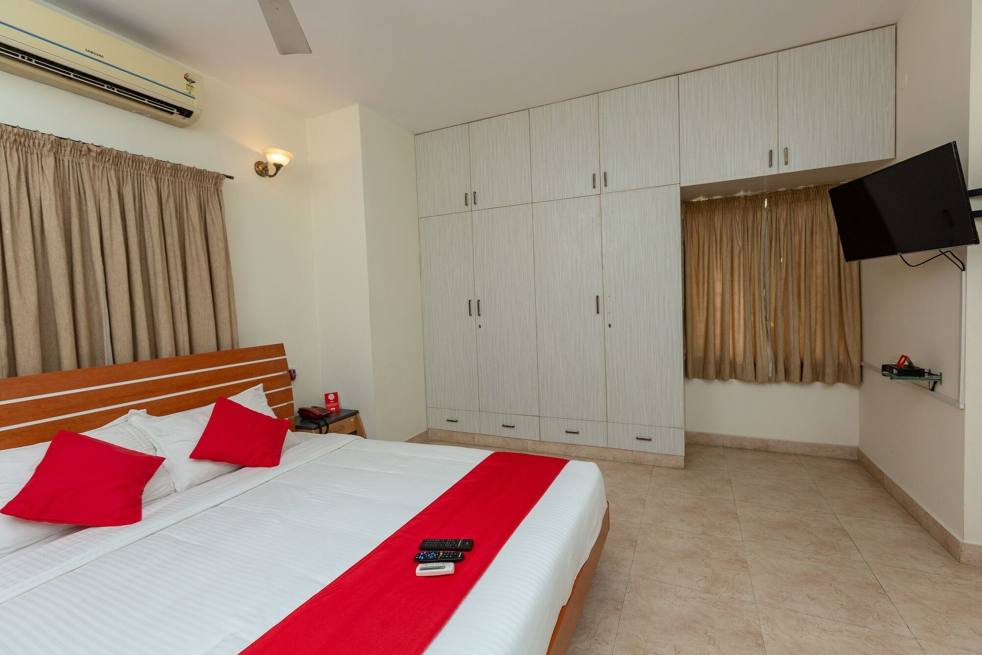 Oyo 23202 Cute Orange Service Apartments Chennai Luaran gambar